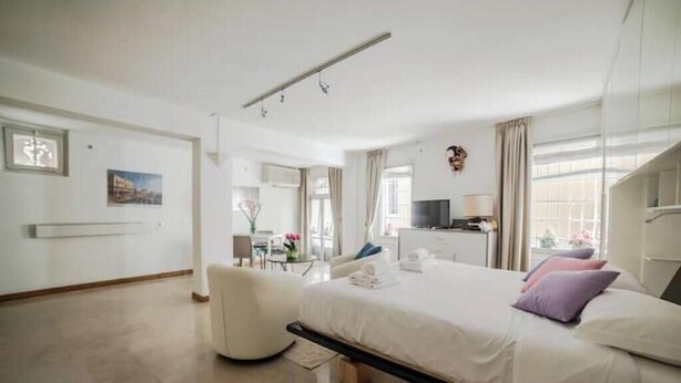 Room - Pink Gondola (Venezia)