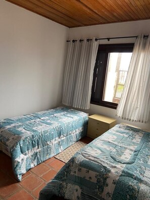 3 chambres, fer et planche à repasser, Wi-Fi, draps fournis