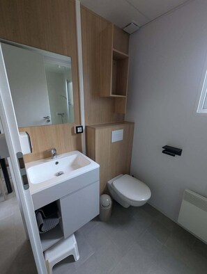 Dusche, Haartrockner, Toilettenpapier