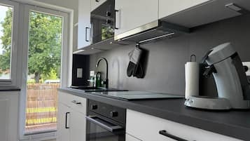 Geladeira, micro-ondas, fogão, cooktop