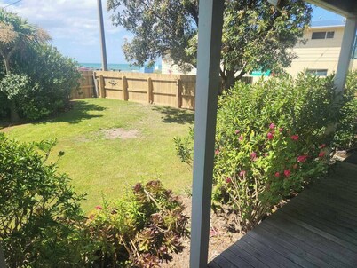 Esplanade Escape – Classic Coastal Cottage