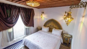 Double Room | In-room safe, iron/ironing board, free WiFi