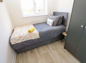 Iron/ironing board, WiFi, bed sheets