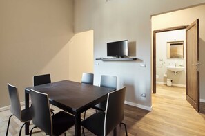 Dining - Vrbo Property (Firenze)