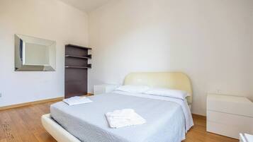 Bügeleisen/Bügelbrett, kostenloses WLAN, Bettwäsche