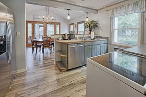 Coffee/tea maker, fridge, microwave, oven - Pet-Friendly Beach Cottage | Walk to the Beach | Isle of Palms Vacation Rental (Isle of Palms)