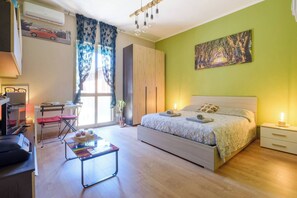 Bügeleisen/Bügelbrett, Reisekinderbett, kostenloses WLAN, Bettwäsche