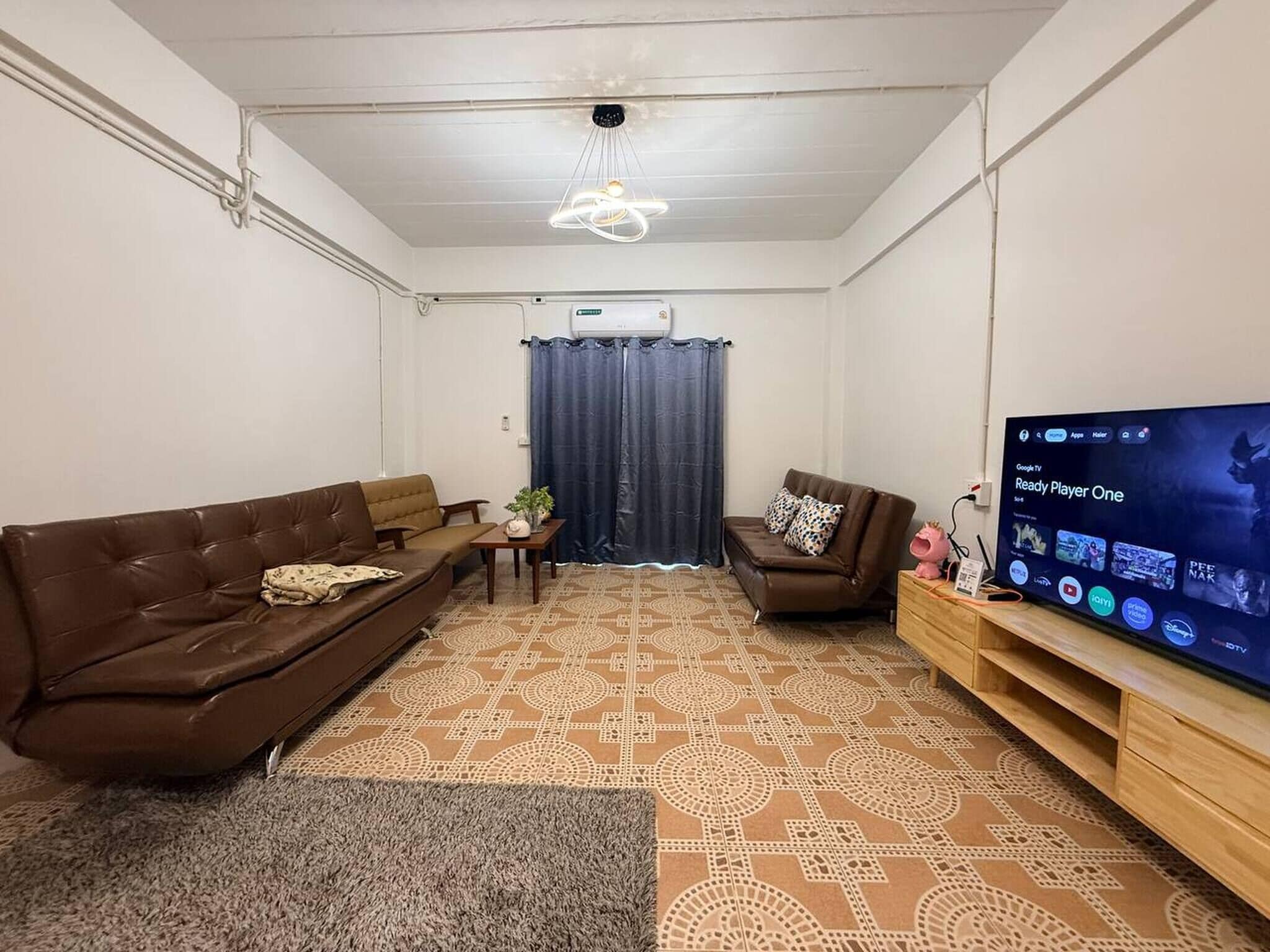 Kamar, balkon, pemandangan kota | Ruang keluarga