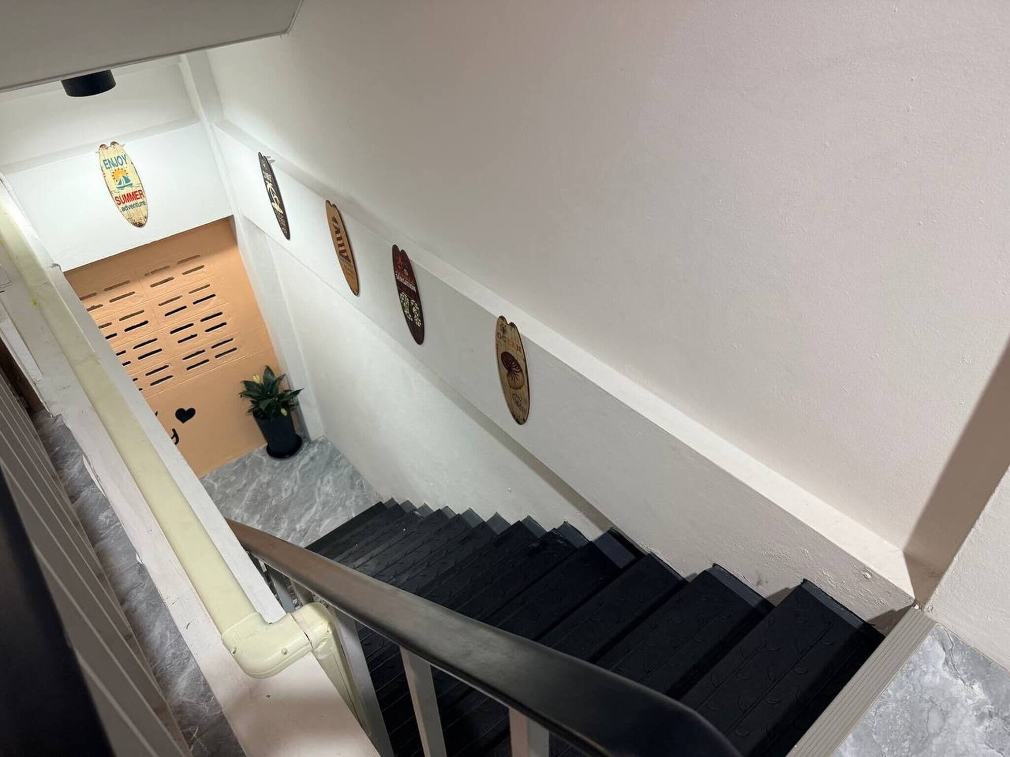 Kamer, balkon, uitzicht op de stad | Interieur