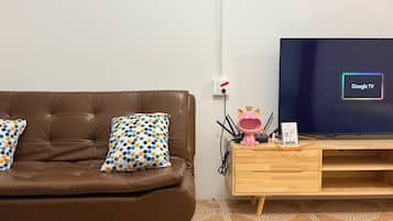 Room, Balcony, City View | Living room
