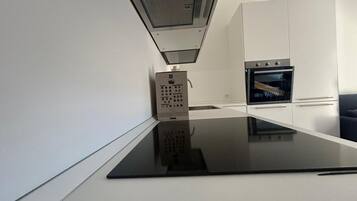 Coffee/tea maker, fridge, oven, dishwasher