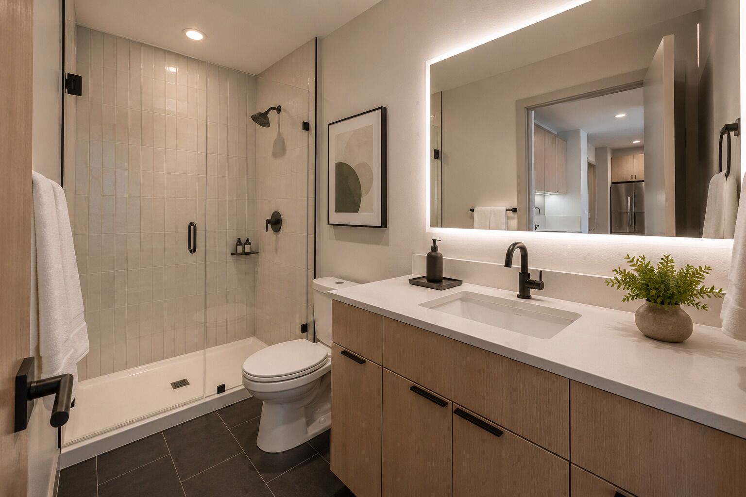 Suite junior | Baño | Artículos de higiene personal gratuitos, secador de pelo y toallas