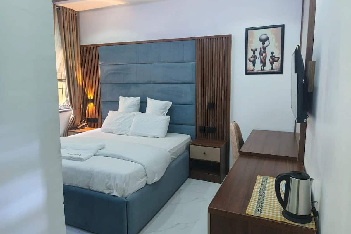 Habitación Deluxe, balcón, vista a la ciudad | Escritorio, insonorización y wifi gratis