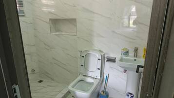 Habitación Deluxe, balcón, vistas a la ciudad | Baño | Toallas