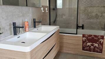 Combined shower/bathtub, deep-soaking bathtub, hair dryer, towels