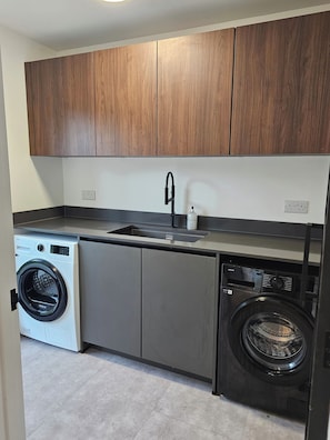 Interior - Luxury Kent Bungalow Retreat Sleeps 12 (Tonbridge)