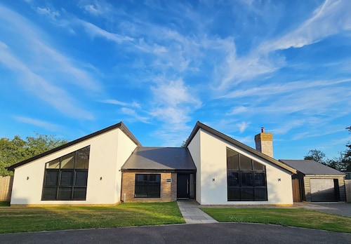 Luxury Kent Bungalow Retreat Sleeps 12