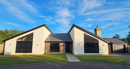 Luxury Kent Bungalow Retreat Sleeps 12