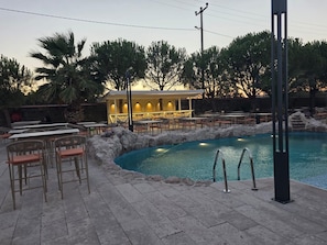 Piscina externa sazonal