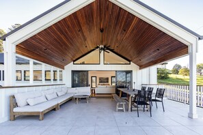 Outdoor dining - The Barn at Berry. A luxury country escape in the heart of Berry. (Berry)