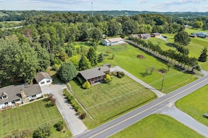 Exterior - Family Retreat: 4BR Cabin w/ Game Room, Mountain Views & Free Attractions (Sevierville)