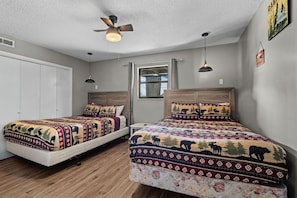 Room - Family Retreat: 4BR Cabin w/ Game Room, Mountain Views & Free Attractions (Sevierville)