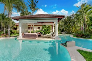 Pool - 4BR Garden Villa in Cocotal Punta Cana - Private Pool & Nature Views (Punta Cana)