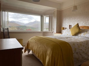 Desk, iron/ironing board, WiFi, bed sheets - PANORAMIC views in the heart of the Lakes, Keswick (Portinscale)