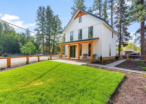 Spacious & Bright Montana Getaway - Hike, Fish, Ski!