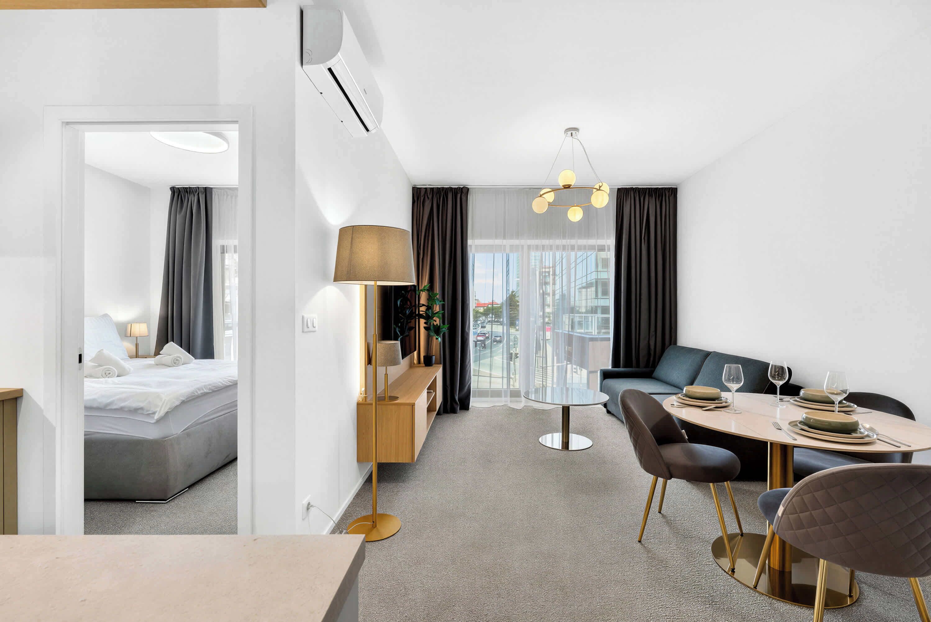 Desk, iron/ironing board, WiFi, bed sheets