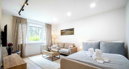 Elegant Studio with Balcony - 30 min from Centre