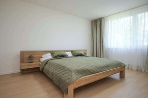 Tabla de planchar con plancha, wifi y ropa de cama 