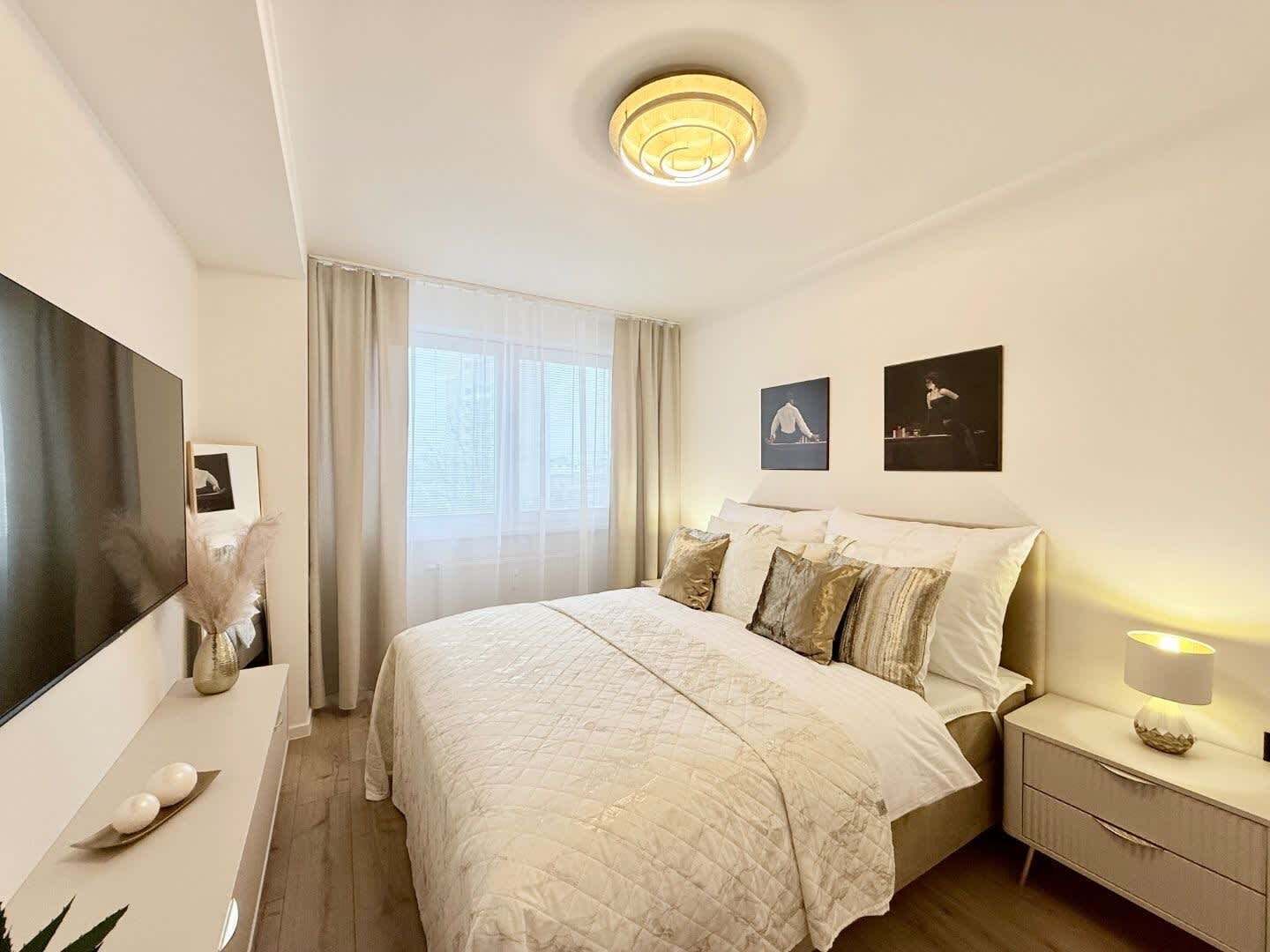 1 habitación, tabla de planchar con plancha, wifi y ropa de cama 
