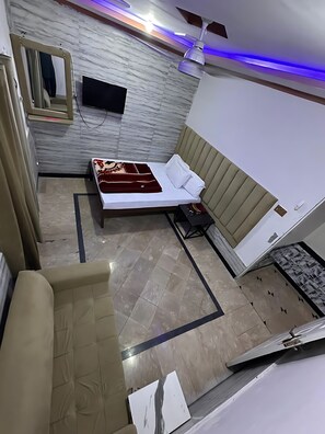 Double Room | Iron/ironing board, free WiFi