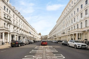 Parking - Elegant 1Bedroom Flat in Prime South Kensington (London)