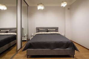 2 dormitoris, escriptori, planxa i posts de planxar i wifi gratuïta 