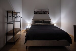 2 bedrooms, desk, iron/ironing board, free WiFi - 2-br New apartment near Rīga Old Town with King size beds (Rīga)