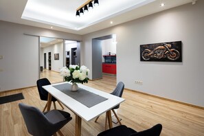 Dining - 2-br New apartment near Rīga Old Town with King size beds (Rīga)