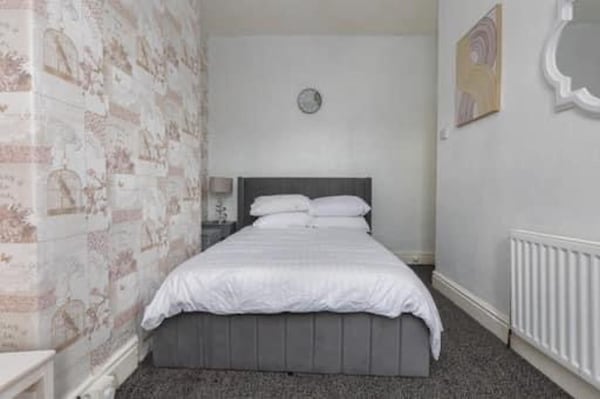 Blackpool 5-bed, Sleeps 10, Pet Friendly & Parking - ブラックプール