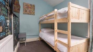 5 bedrooms, iron/ironing board, free WiFi