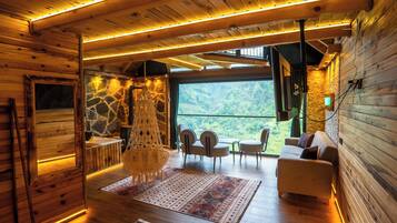 Deluxe Suite, Mountain View | Interior