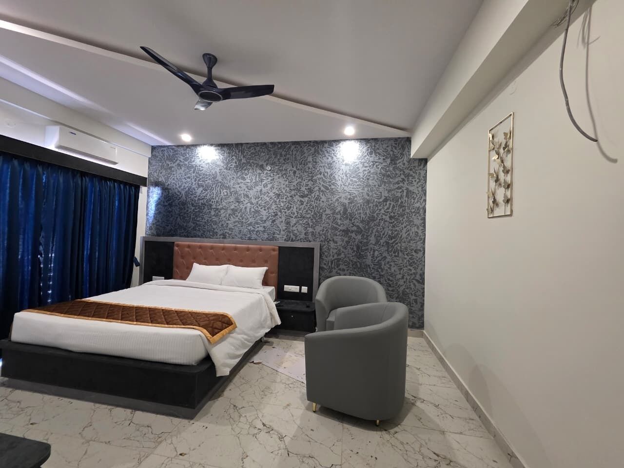 Deluxe Double Room, Courtyard View | Blackout drapes, iron/ironing board, free WiFi