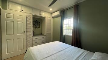 3 bedrooms, desk, iron/ironing board, travel crib