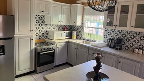 Coffee/tea maker, fridge, microwave, oven
