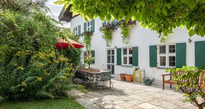 Gut Stohrerhof Holiday Home at Lake Ammersee – Up to 11 Guests