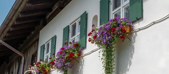 Gut Stohrerhof Holiday Home at Lake Ammersee – Up to 11 Guests