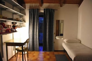 Iron/ironing board, WiFi, bed sheets - The Maisonnette and Its Garden (Venezia)