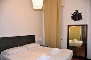 Iron/ironing board, WiFi, bed sheets - The Maisonnette and Its Garden (Venezia)