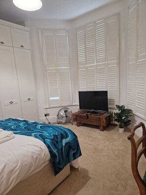 Ferros/tábuas de passar roupa, Wi-Fi, roupa de cama