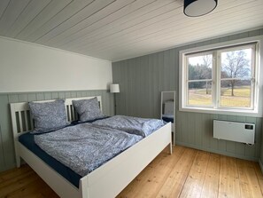 Desk, WiFi - Vrbo Property (Skyarp)